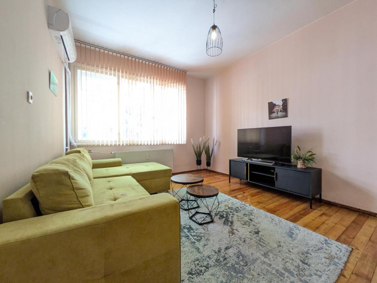 A gem in the heart of Sofia 1BDR str Slavyanska by Flat Managеr - Chambres d'hôtes Sofia