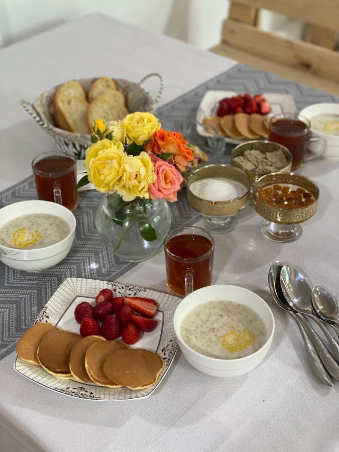 Bolotbek House - Bed and Breakfast Tossor