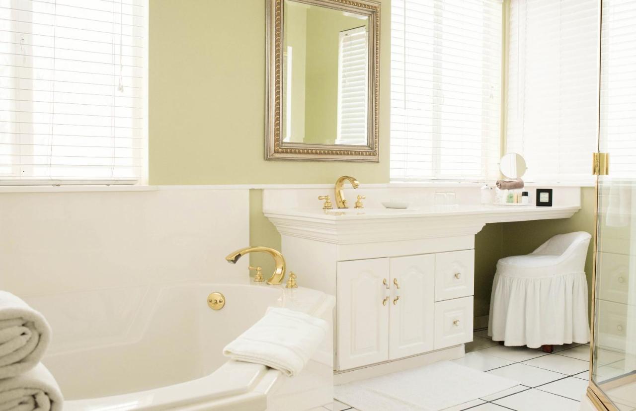 Deluxe Suite 2