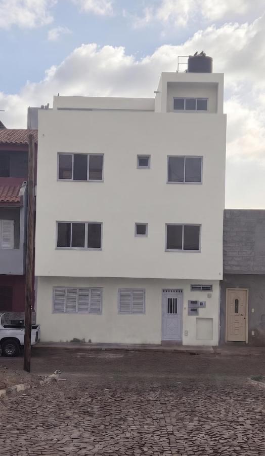 Tina Bay - Bed and Breakfast Mindelo