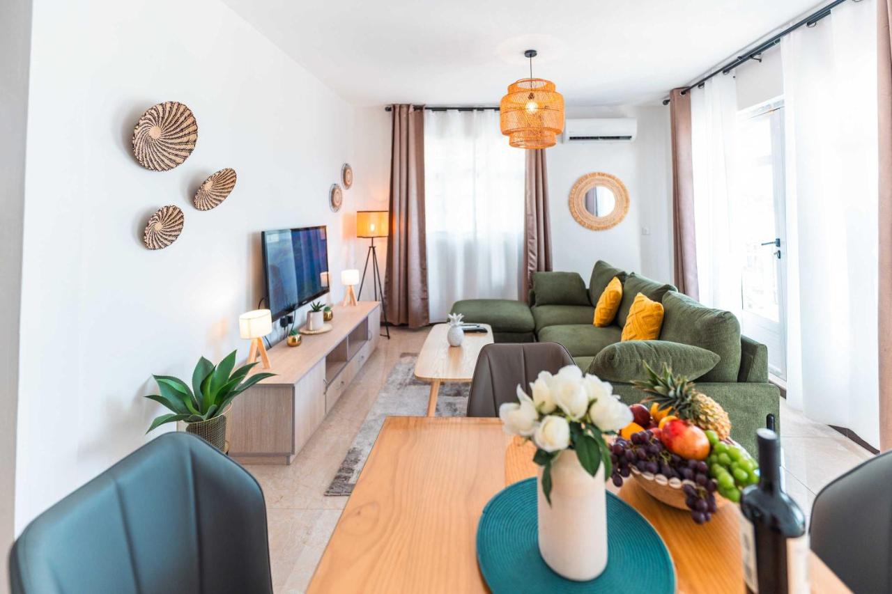 Cozy Apt with Pool, 12 Min to Beach - LV10 - B&B Flic en Flac