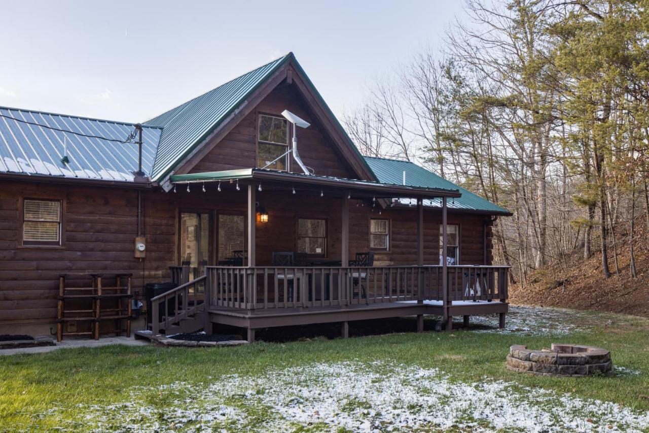 New Hot Tub - Sweet Pines Cabin Sleeps Up To 8 - B&B Patriot