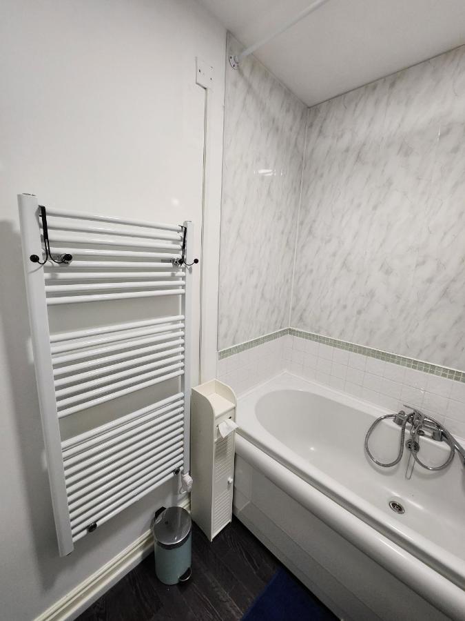 1 Bedroom Apartment - River Views & Free Parking - B&B Sowerby Bridge