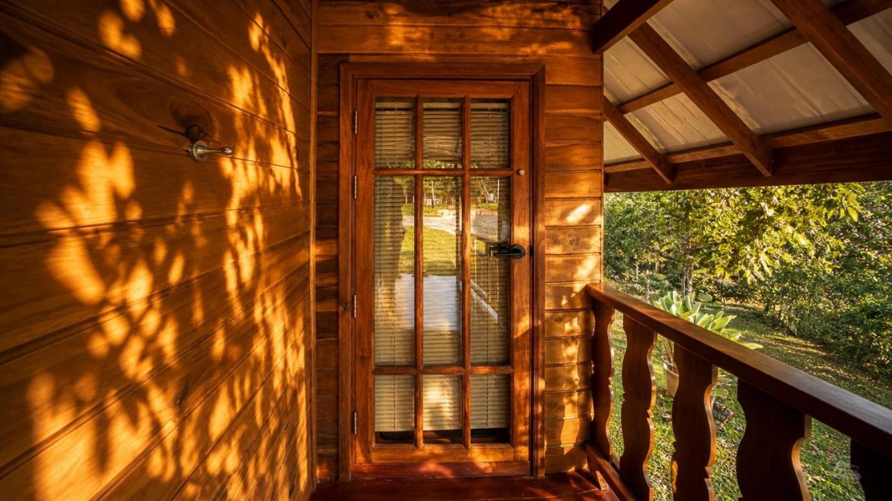 Nalintara resort นลินธารารีสอร์ท - B&B Ban Phra Saeng