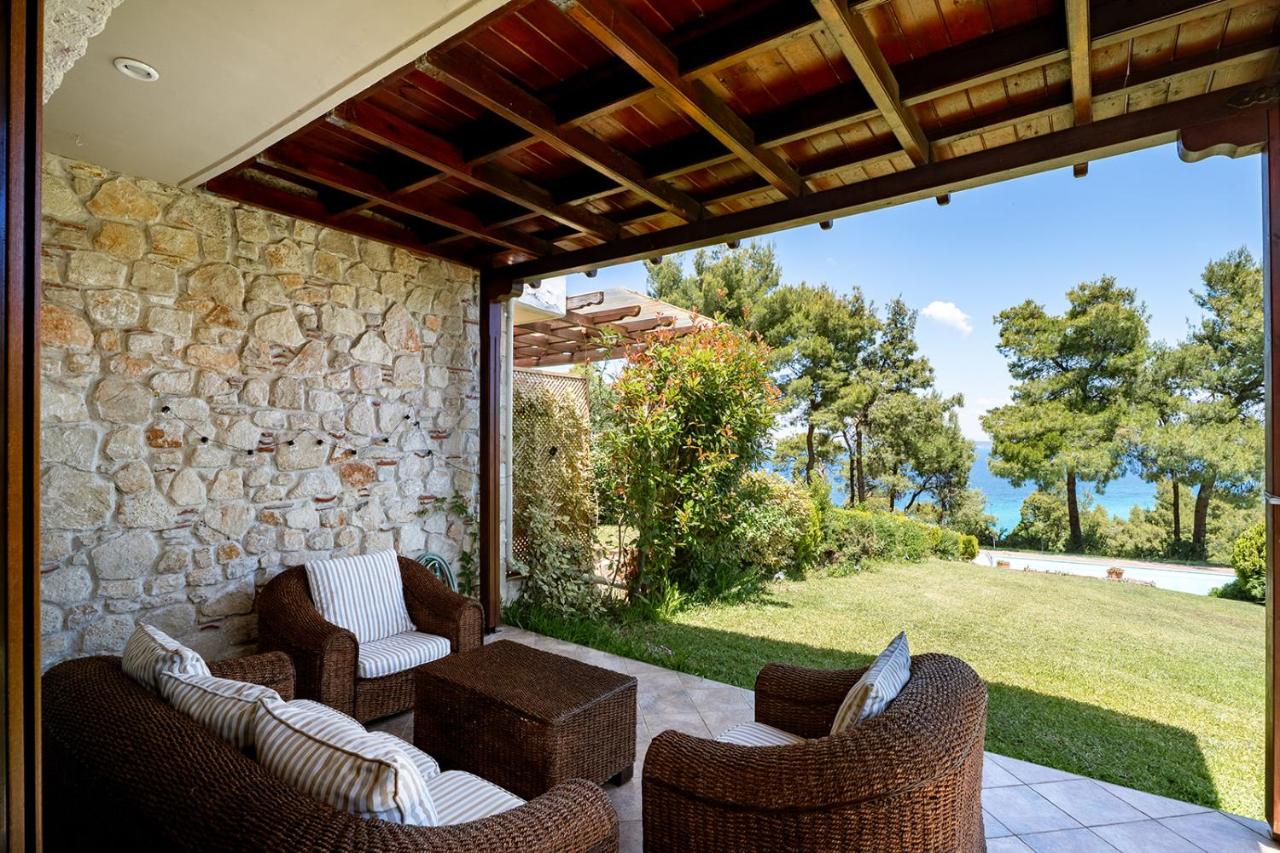 Possidi Hideaway Villa with sea view-no pool use - B&B Poseidi