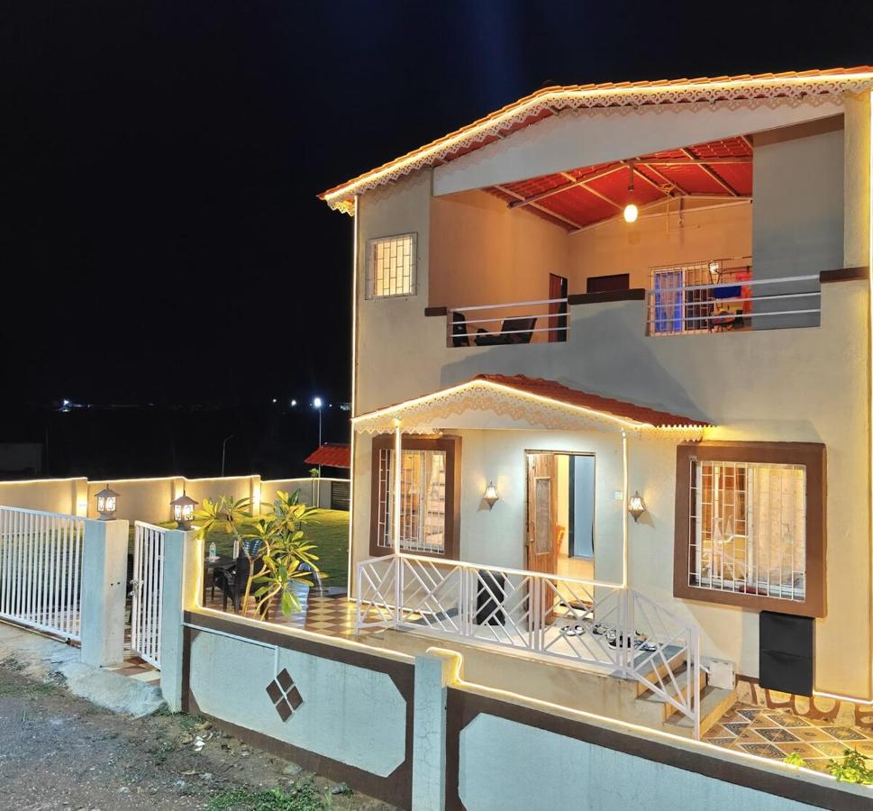 Whispering Hills Villa - Private pool with a Jacuzzi - B&B Kasāra