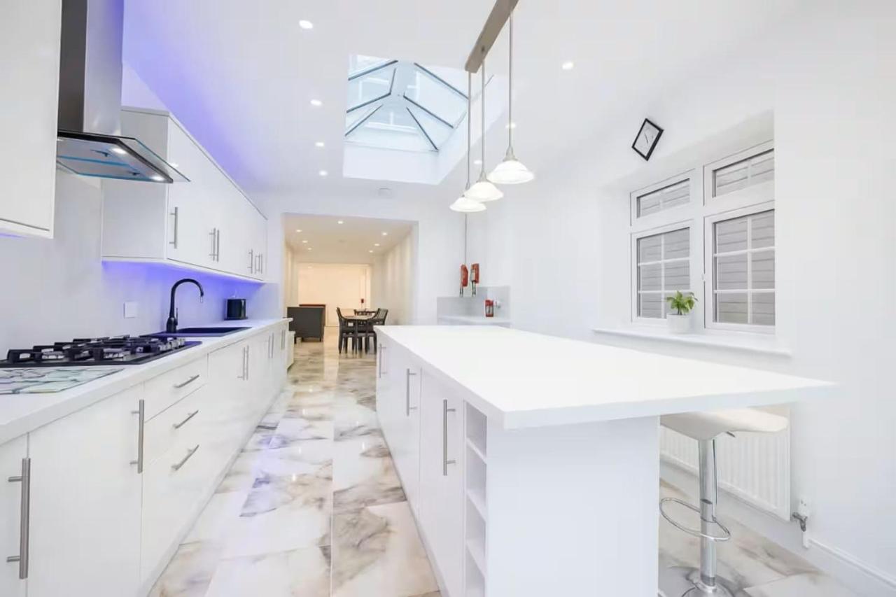 Broadlands House 3 Bed home - B&B Southampton