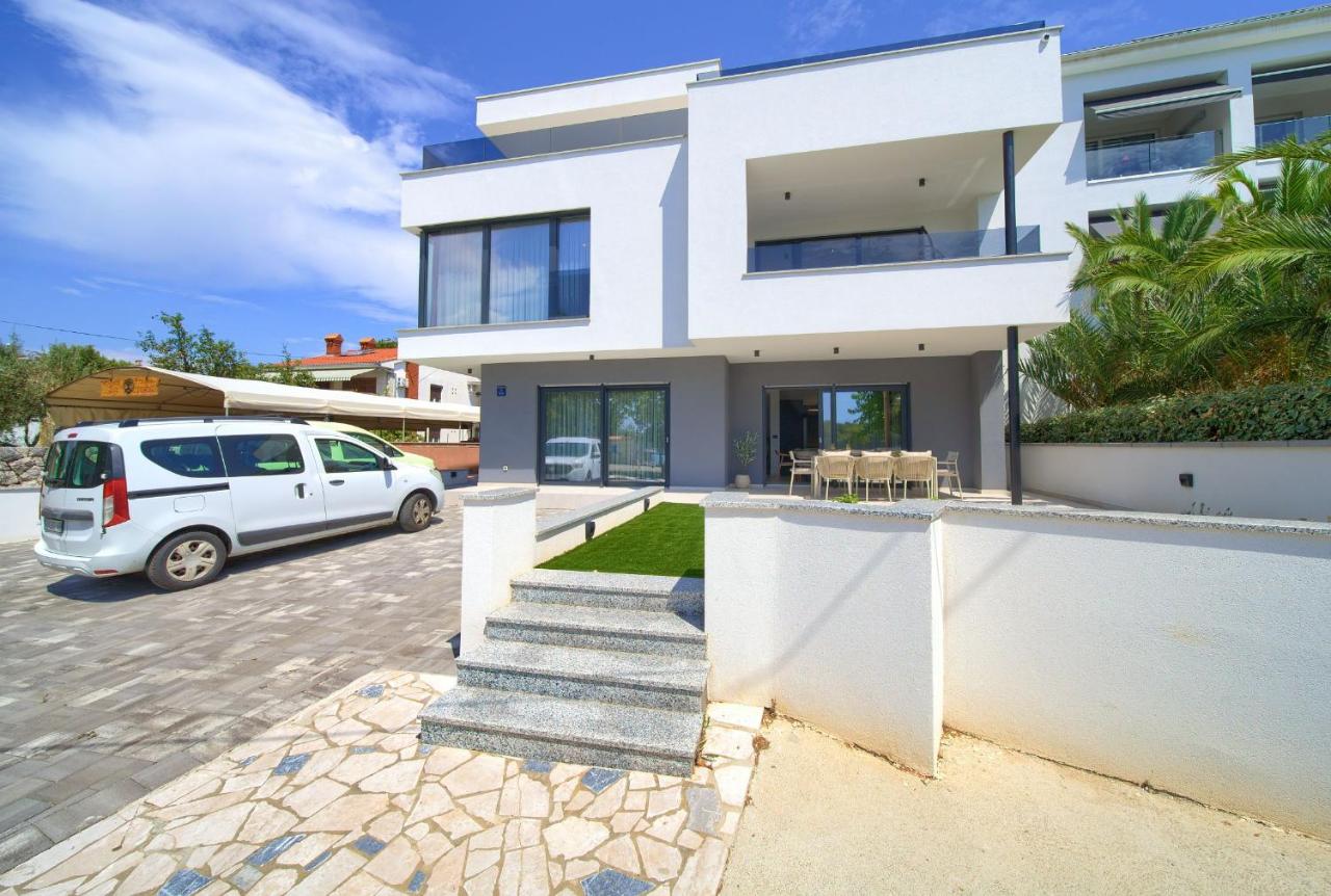 Luxurius Villa Vinka 50m from the beach - free boat tour till 31st od August - B&B Punat