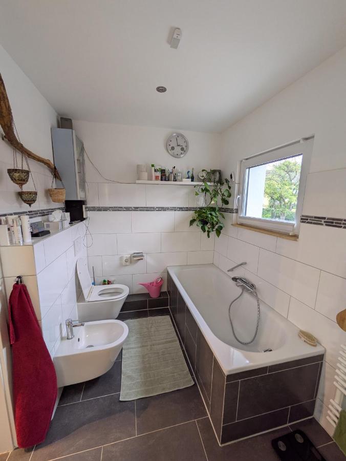 Großes Dachzimmer vor den Toren Kölns - B&B Frechen