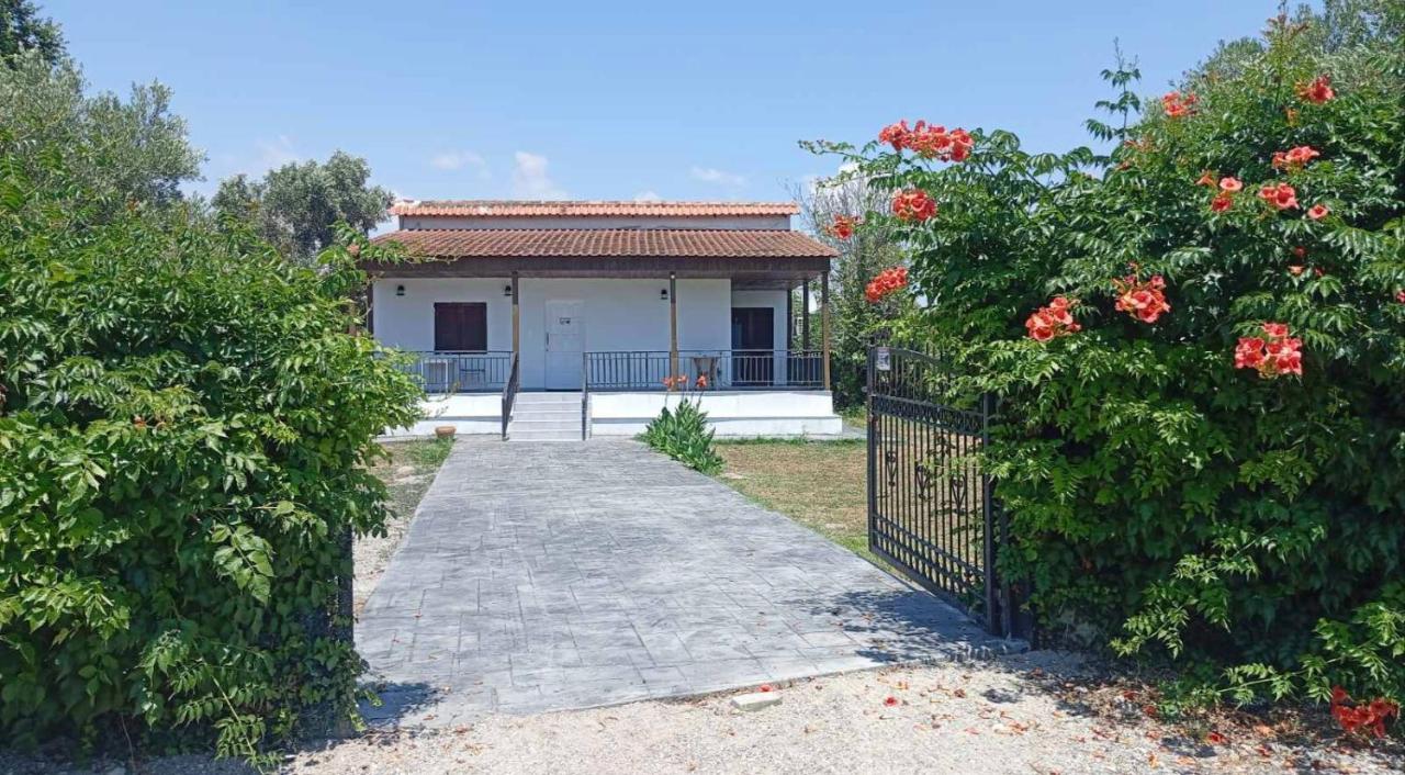 Villa Mihaela - Ferienwohnung Néa Irákleia