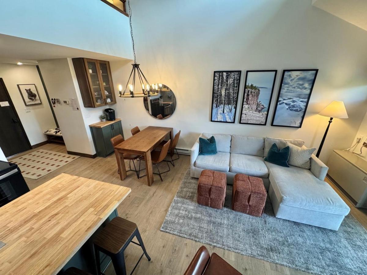 Lutsen Mtn Condo, Ski in Ski out, Pool, Hot Tub, Fitness - Chambres d'hôtes Lutsen