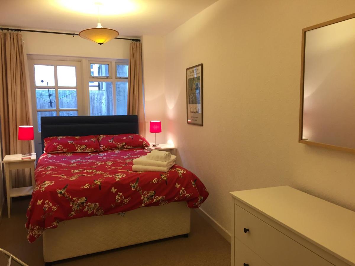 No 6 Boleyn House - B&B