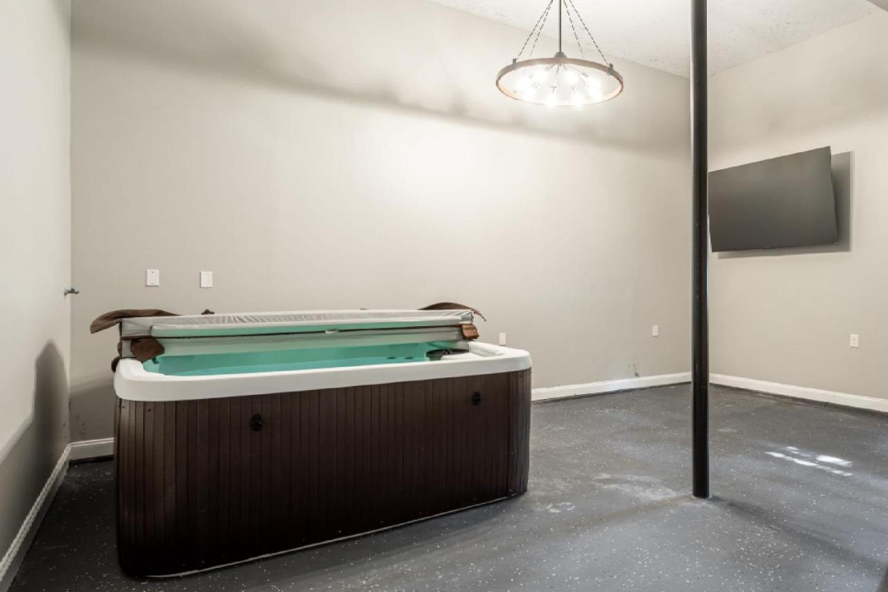 HOT TUB 4 Min Dr to Camelbeach - B&B Tannersville