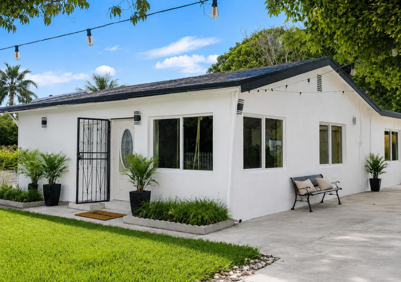 05 Modern Co-Living Home with Newly Renovated Private Rooms Available - B&B Miami