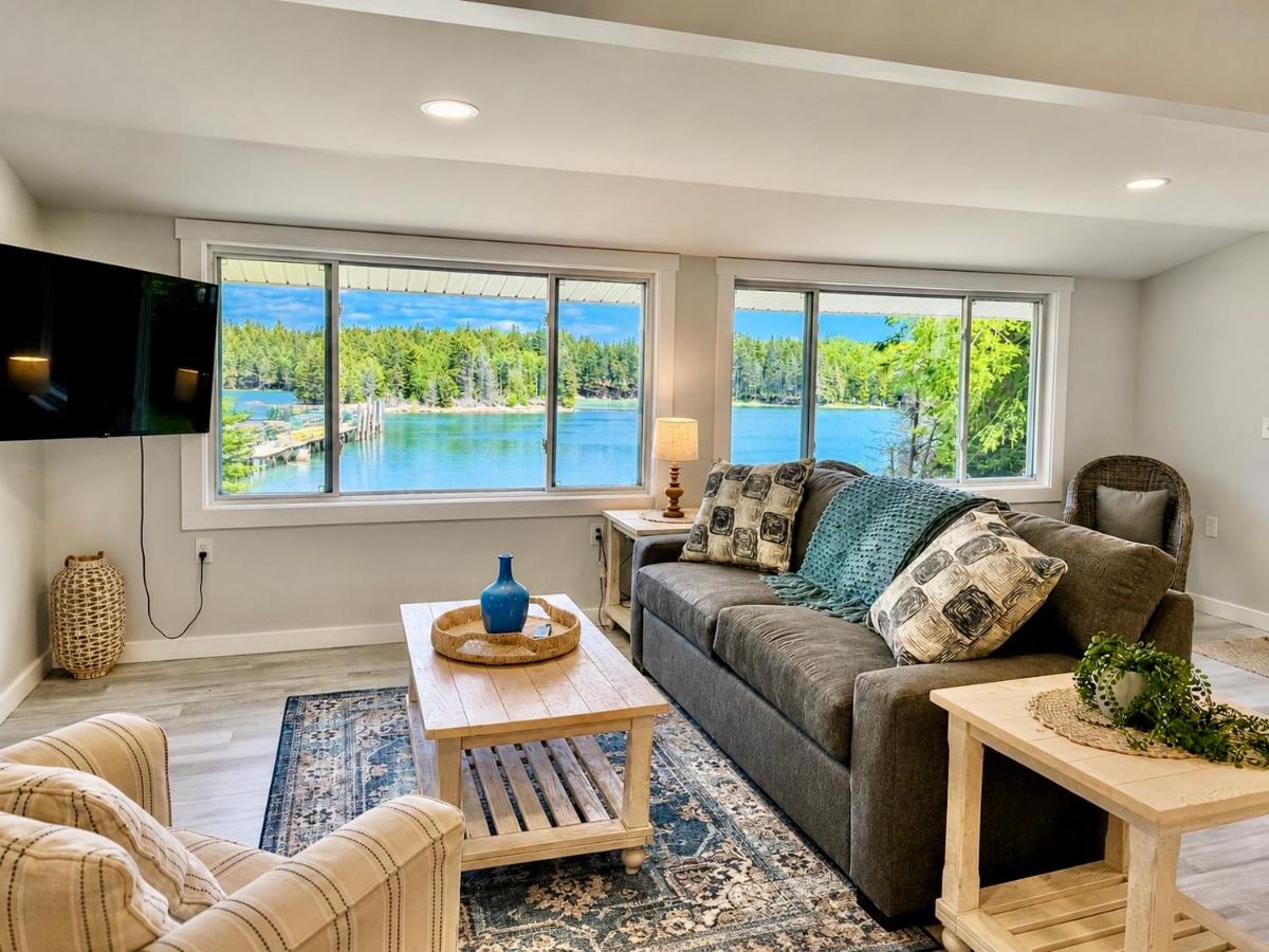 Oceanfront Cottage on Private Island - Ferienwohnung Milbridge