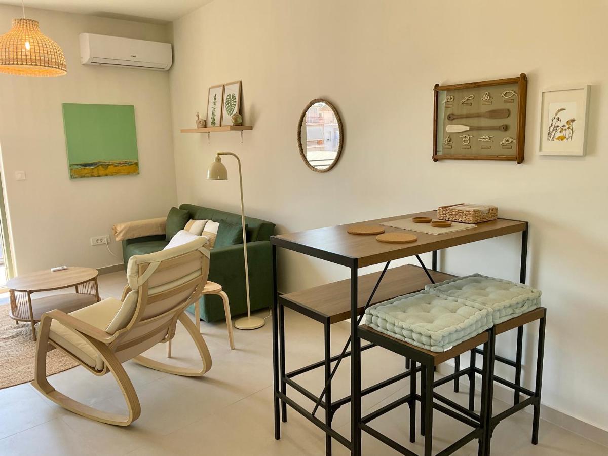 Sunny Studio with Palamidi Castle View, Nafplio - B&B Napoli di Romania