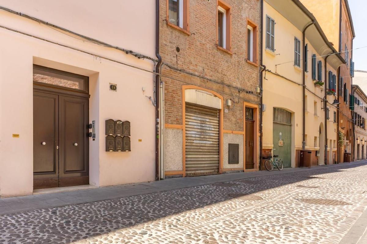 Modern Apt in the center 500m from the Estense Castle - B&B Ferrara