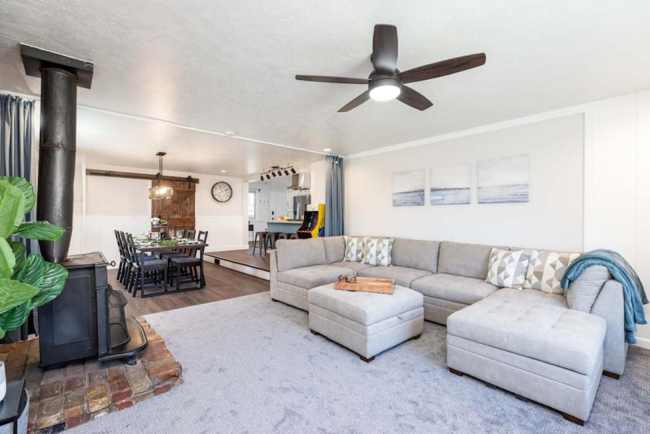 Modern SLC Home Only Mins Downtown & Airport - B&B Salt Lake City