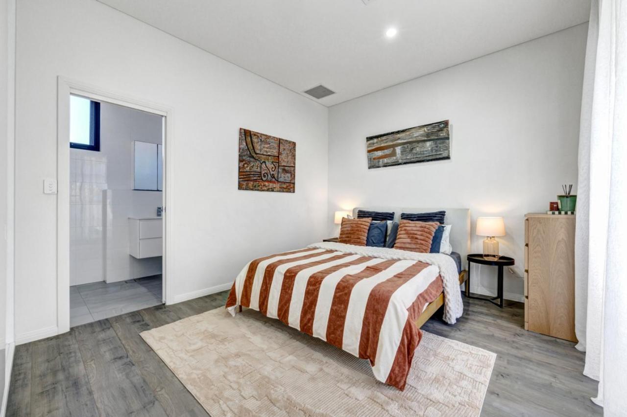 Hoffy's Place - Modern one bedroom with AC - B&B Sydney