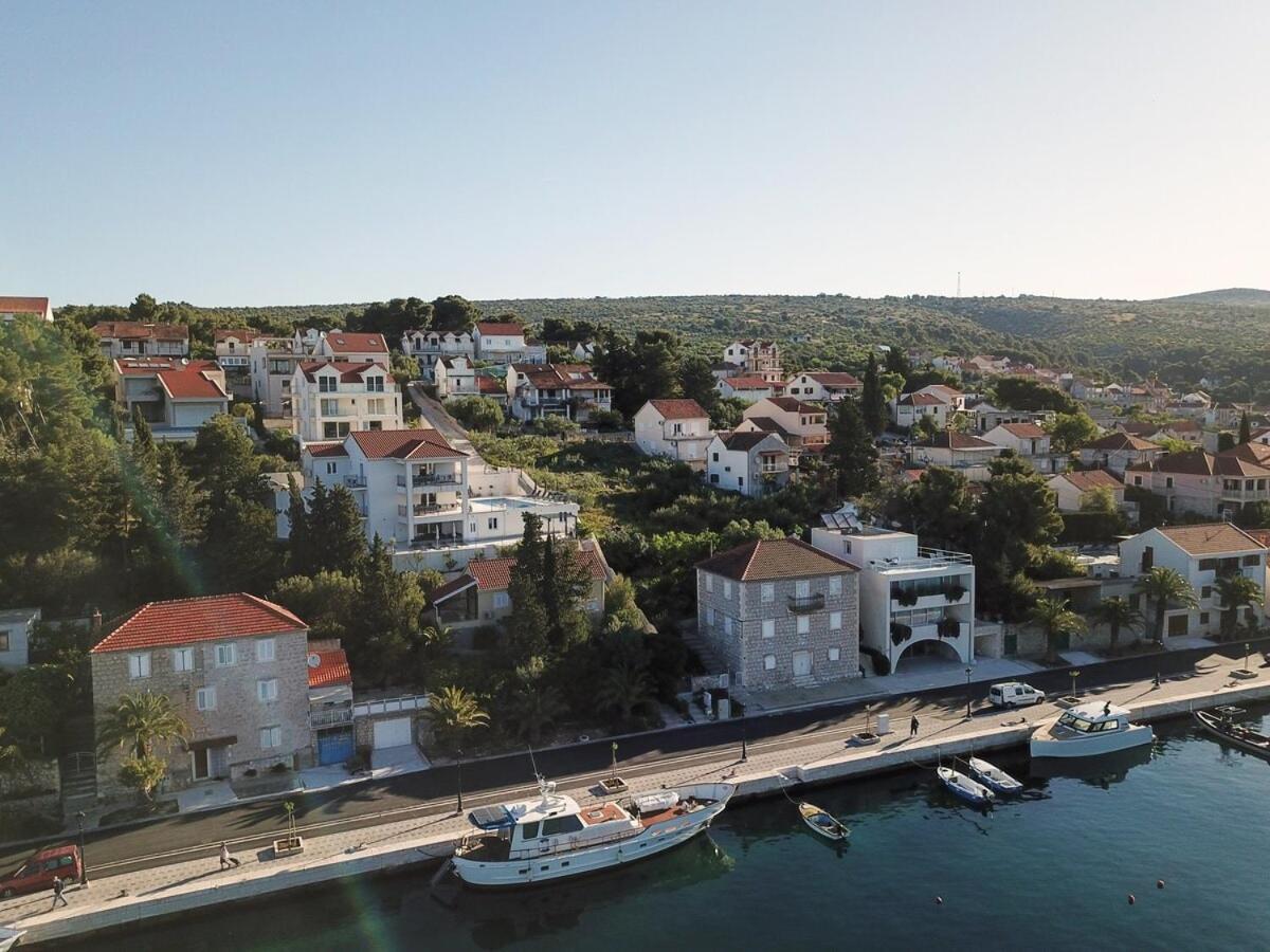 Villa Birke with pool and sea view floor two - B&B Milna