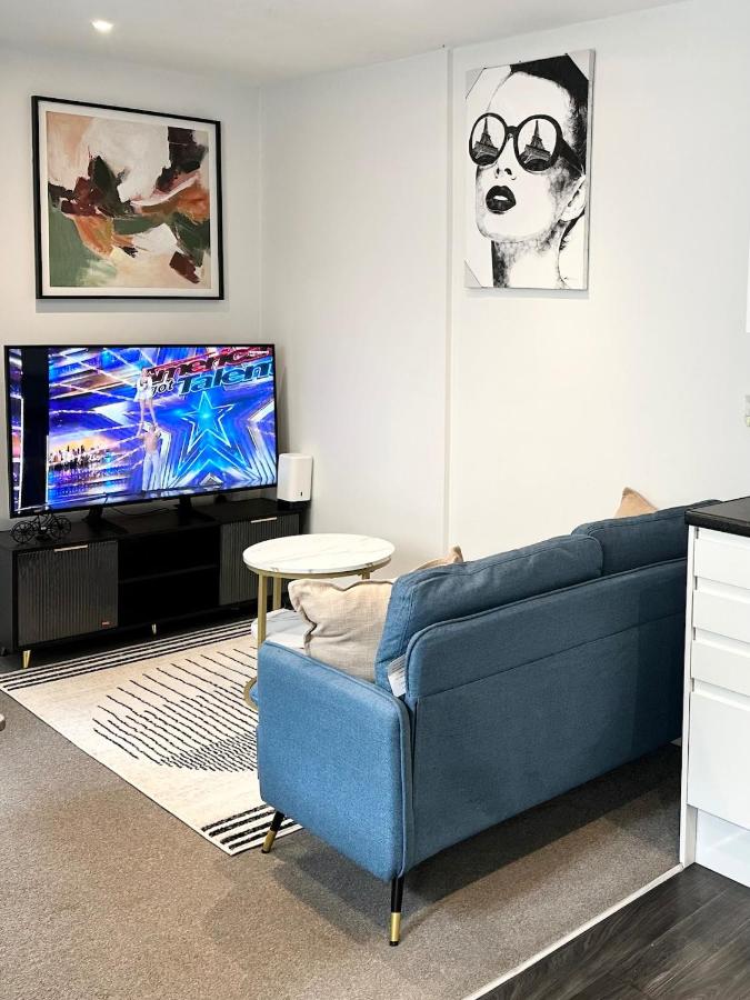 Stylish 2BR Apt, Contractors & Families, 2 Free Parking - B&B Stoke-on-Trent