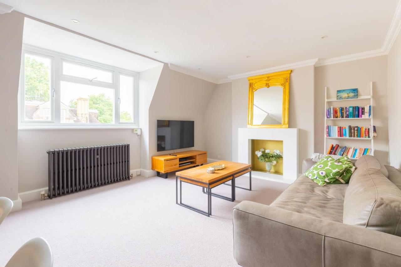 Exquisite Top Floor Flat Heart of Chelsea - B&B London