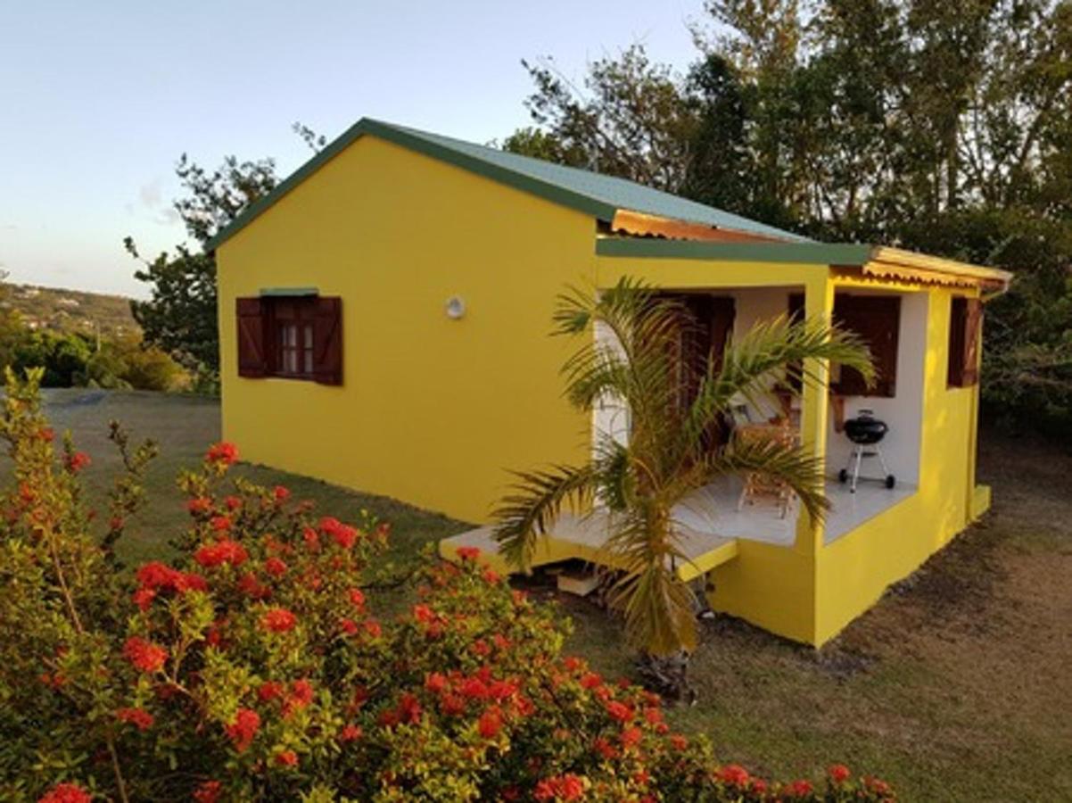 Bungalow romantique à Deshaies + piscine - B&B Deshaies