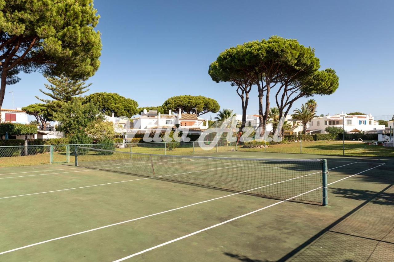 Elegant villa with private pool in Quarteira - B&B Vilamoura