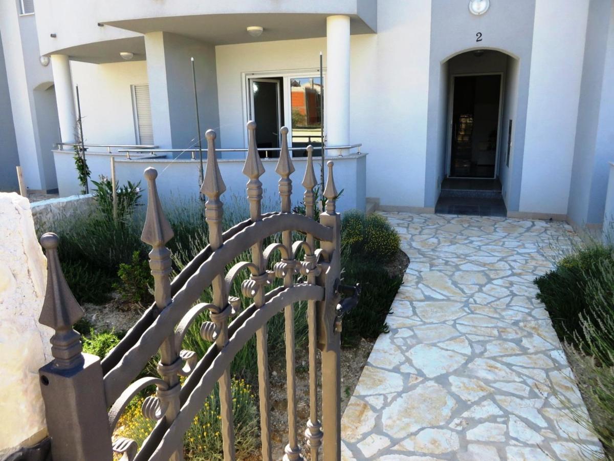 Modern Apartment in Vrsi, 45 m², spacious terrace - Chambres d'hôtes Vrsi