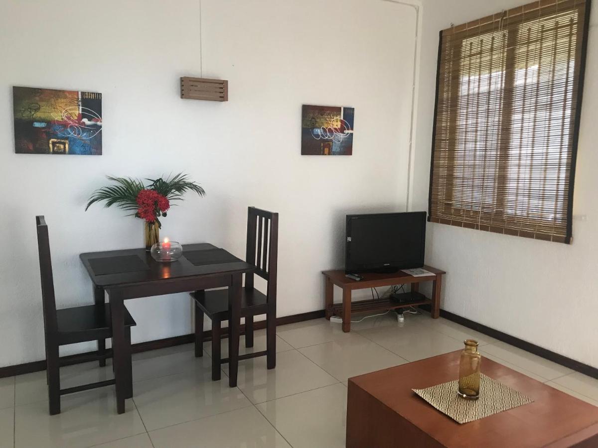 Quiet apartment in Pereybere, 50 m² with shared pool - B&B Péreybère
