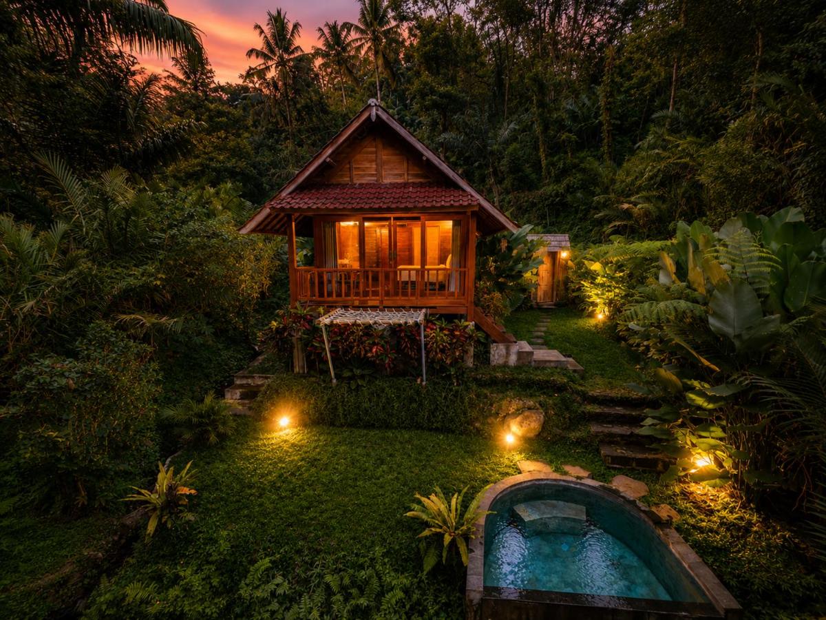 The Payung House - Romantic Riverside Villa - B&B Bebandem