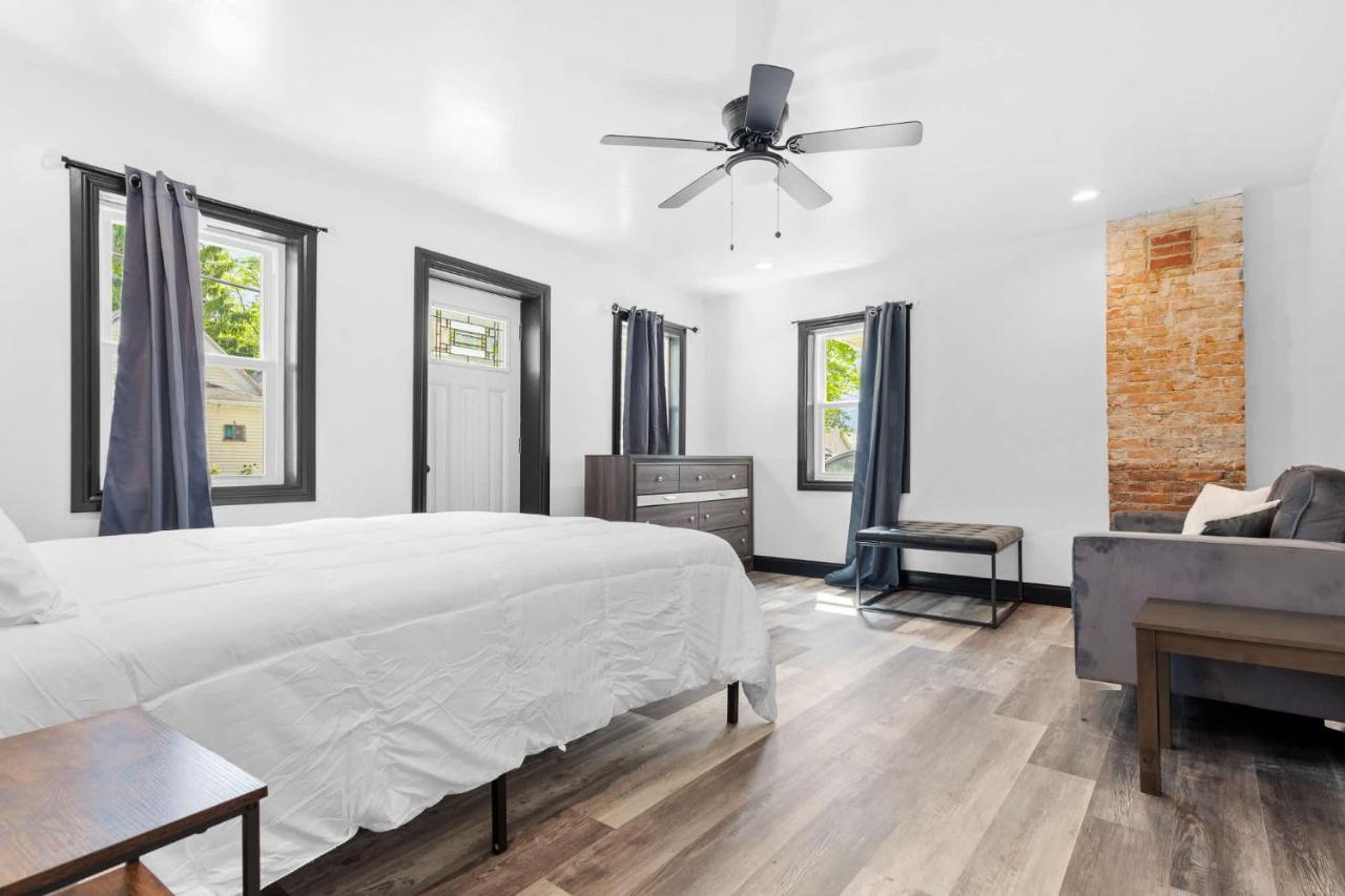 6BR Homes Perfect for Large Groups & Families Near Niagara Falls Attractions - B&B Niagara Falls
