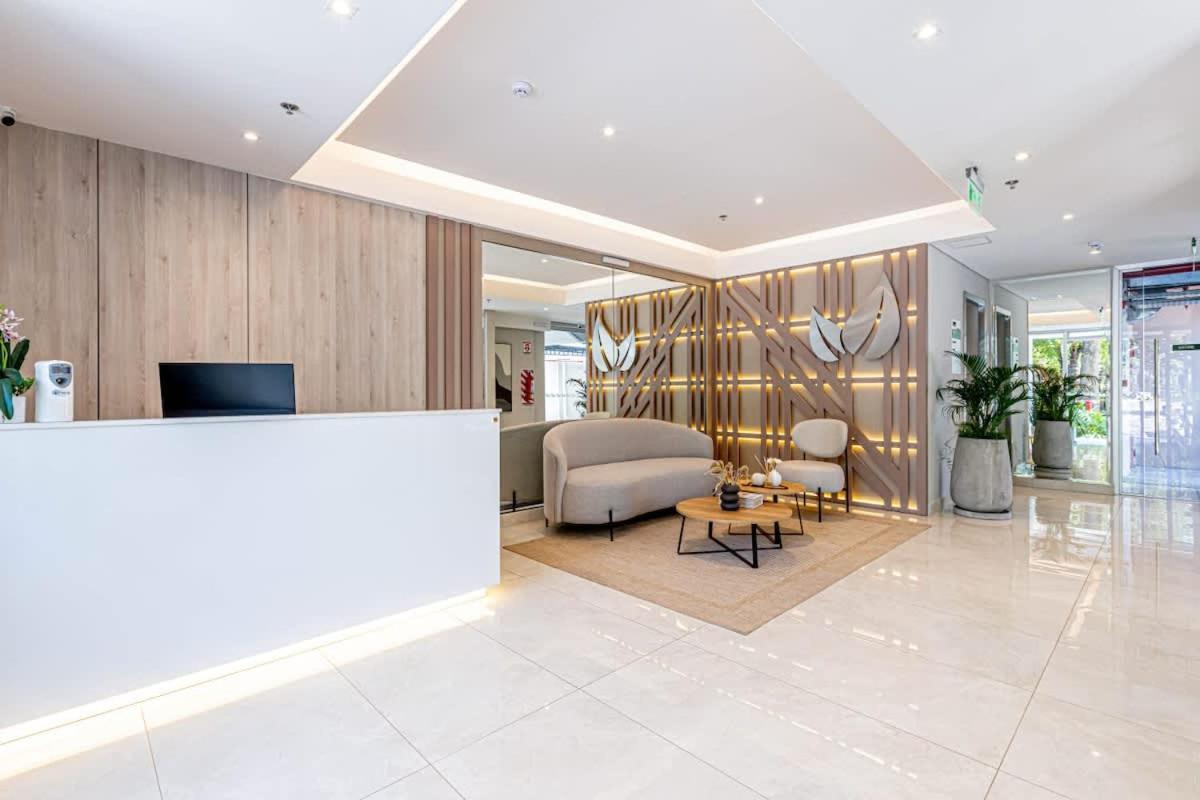 A light-gray curved sofa sits at dog-friendly Sky Stays at Asuncion Cozy & Bright 1 BDR in Asunción.