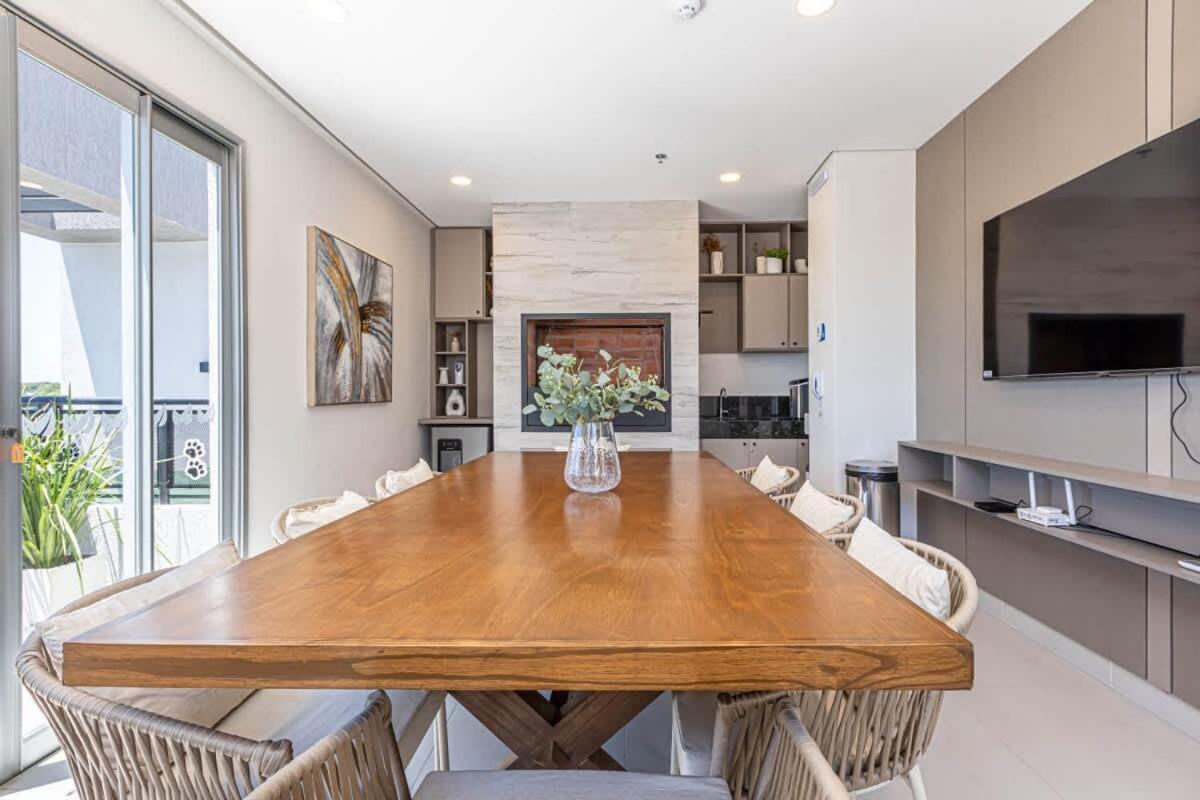 Wooden dining table with vase sits at dog-friendly Sky Stays at Asuncion Cozy & Bright 1 BDR in Asunción.