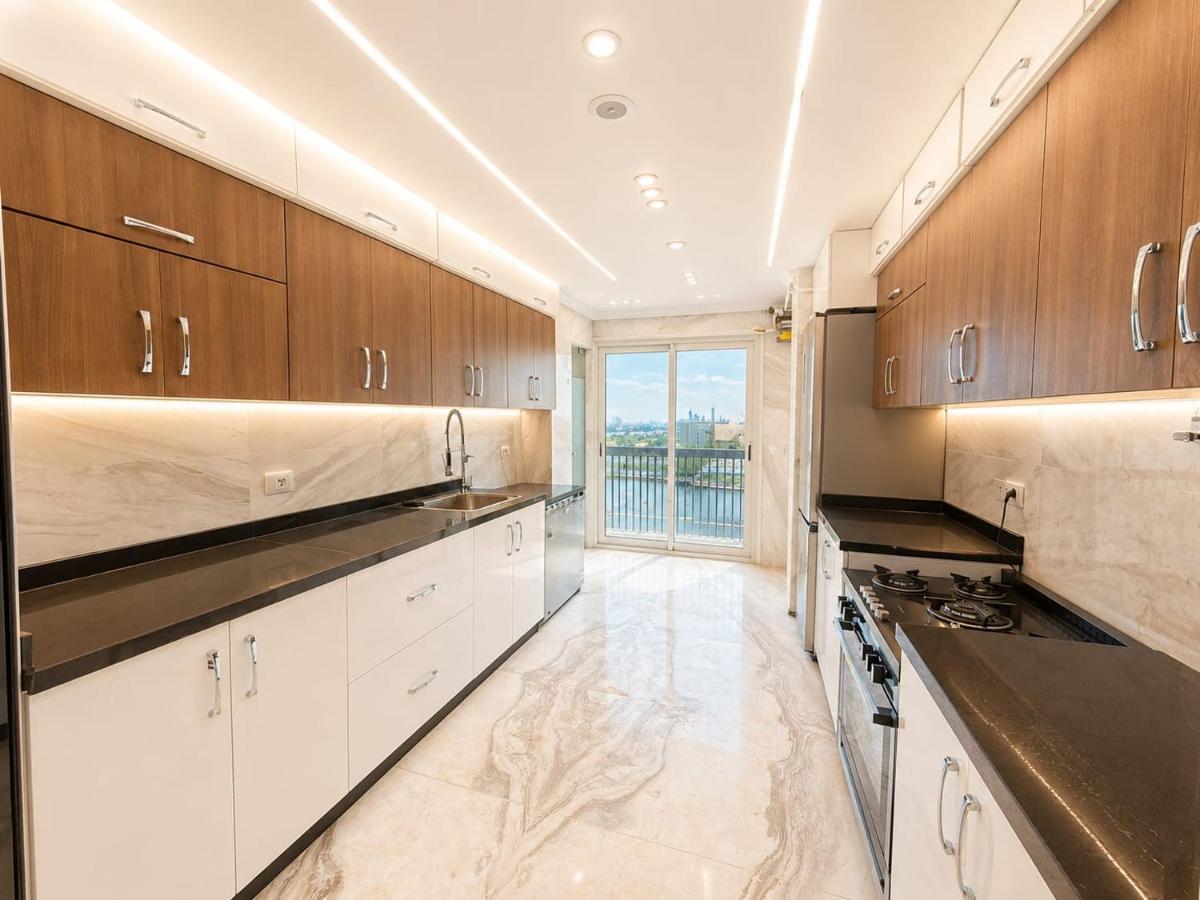 شقة فاخرة واسعة بإطلالة على النيل - B&B Cairo