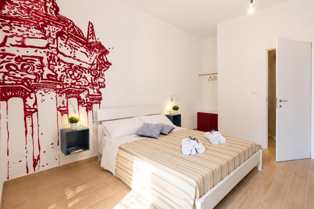 White bed with beige striped cover and rolled white towels sits at dog-friendly B&B EVO Nardò in Nardo.