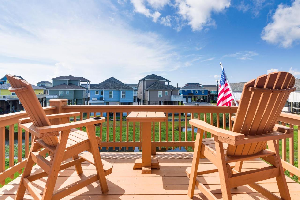 Walk to Ocean! Crystal Beach Gem w/ Decks & View! - B&B Crystal Beach