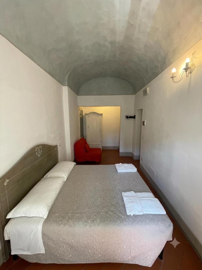 Beige bed with white pillows sits at pet-friendly BonConvento Guesthouse - HiTuscany in Pisa.