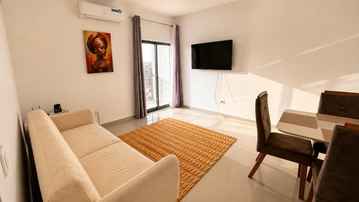 Andrade Stays - Urban Elegance View Moutain - Bed and Breakfast Praia