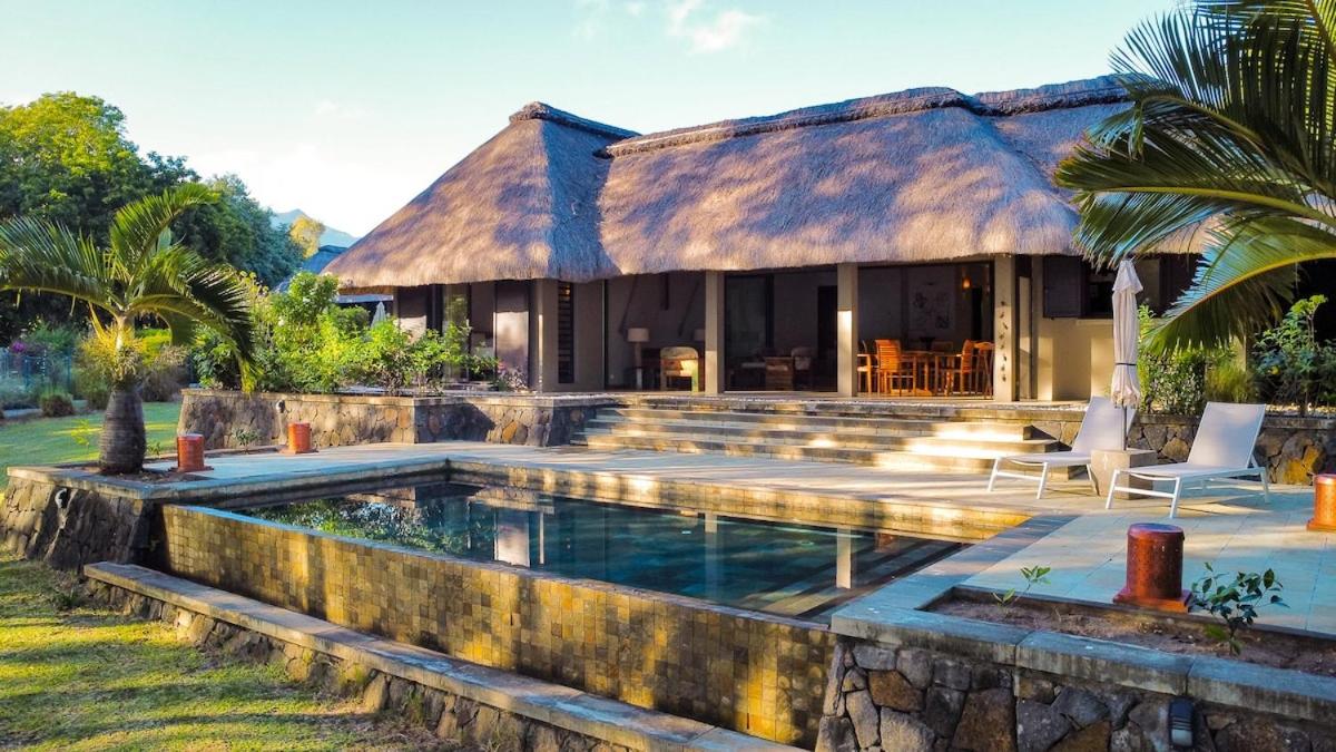 Beachfront Villa with Pool & Sunset Views - Ferienwohnung Grande Rivière Noire