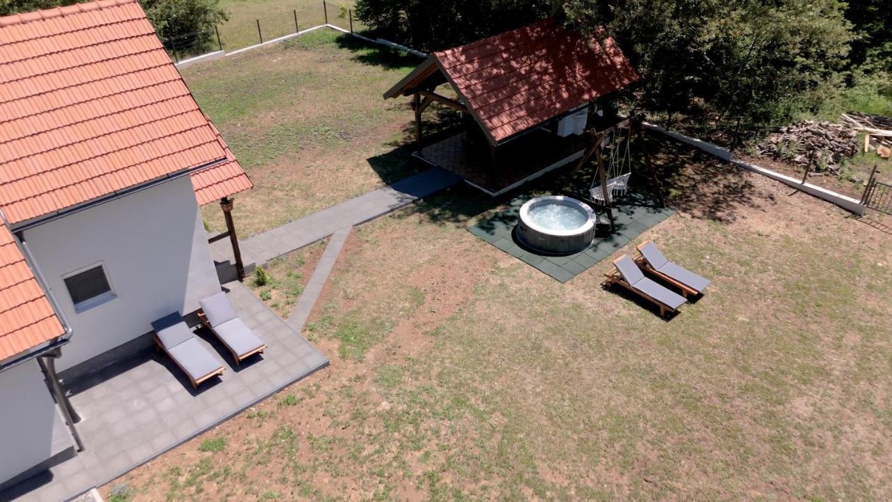 Holiday House Štrbački buk - Bed and Breakfast Donji Lapac