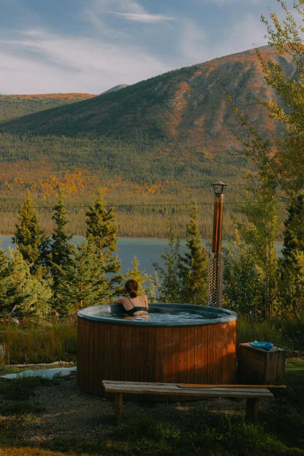 Cabins Over Crag Lake Glamping Lynx - Bed and Breakfast Carcross