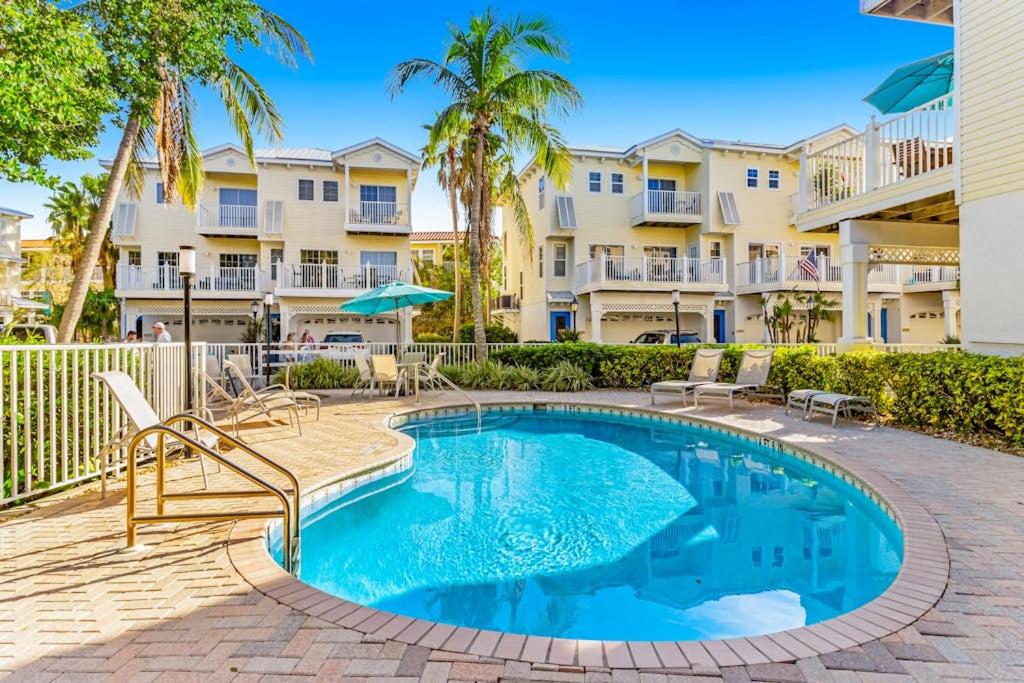Gulf to Bay Getaway - B&B Bradenton Beach