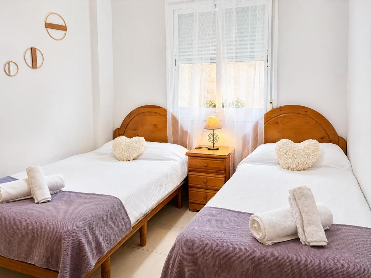 Apartamento "Bella Bahía" - over 25 years old & Families - Swimming Pool - Parking - Tranquility - Good Conections - Chambres d'hôtes El Puerto de Santa María