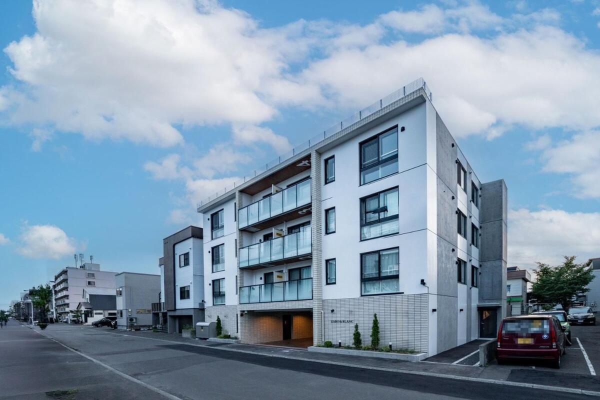 Three-Bedroom Apartment with Balcony