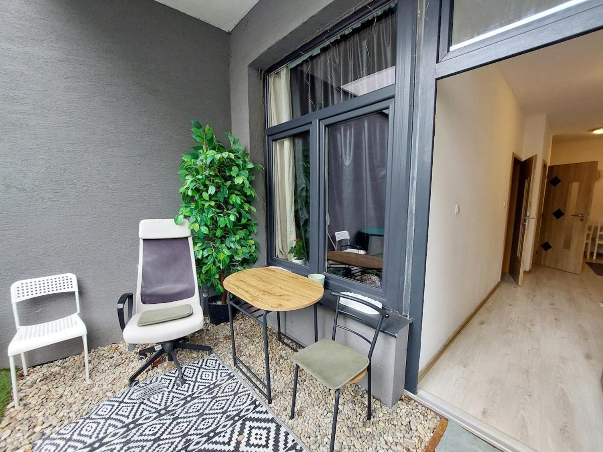 Green Apartment with Self-Check-In - B&B Bratislava