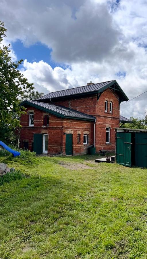Historisches Bahnwärter Häuschen von 1870 - B&B Groß Wokern