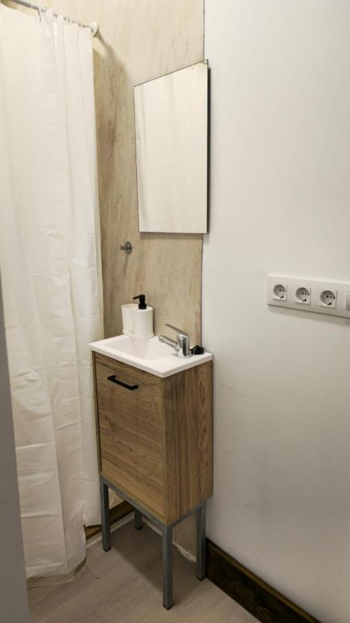 Wood vanity with basin and black dispenser stands at pet-friendly JABUTI Autocaravana Con Porche Y Aparcamiento in El Palmar.