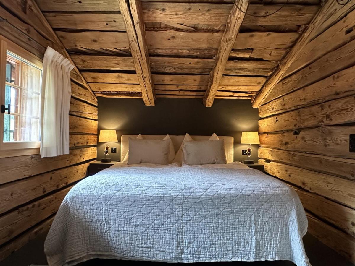 Heidi's Hideout - Private historic chalet by Heiti Gstaad - Chambres d'hôtes Gstaad
