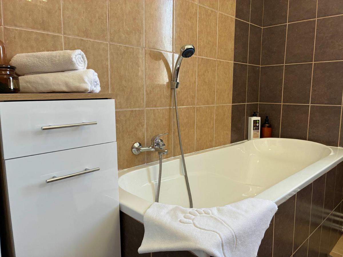AeraSuites Komárom - B&B Komárom